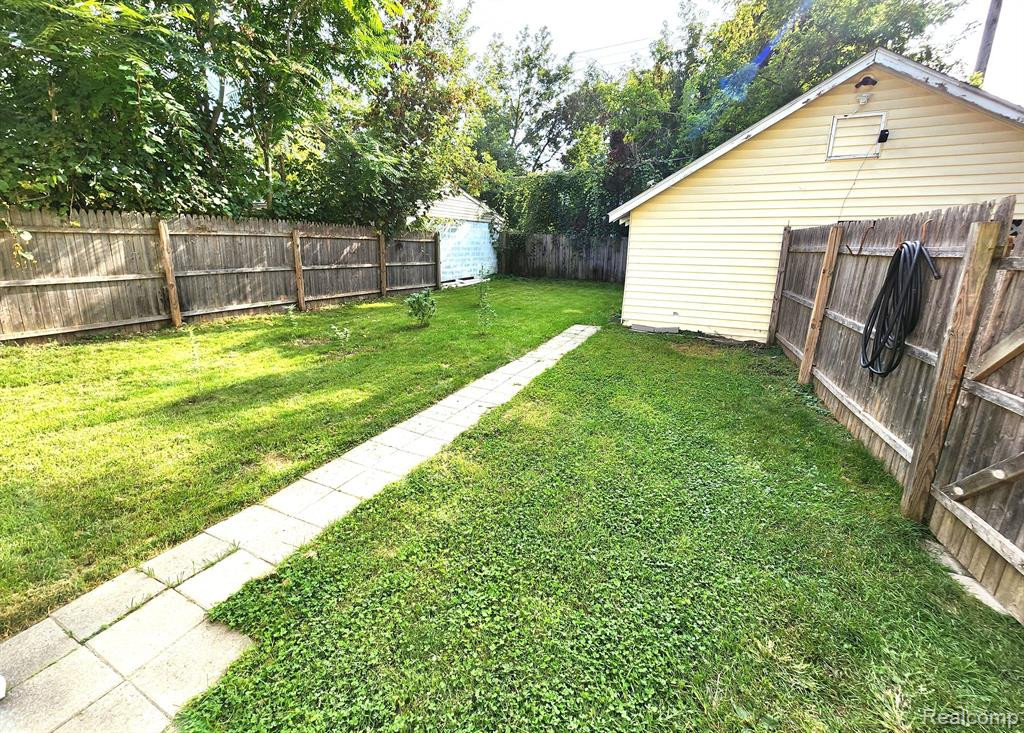 4230 CUSTER Avenue, Flint, MI 48507 — Photo 27