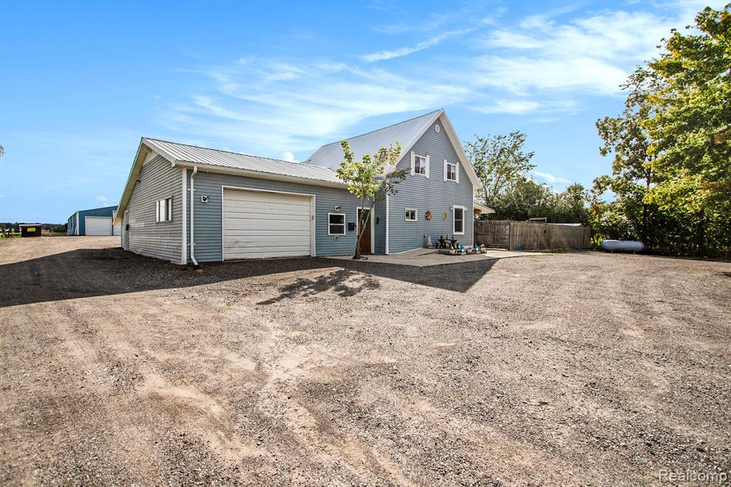 9747 OATMAN Road, Avoca, MI 48006 — Photo 2