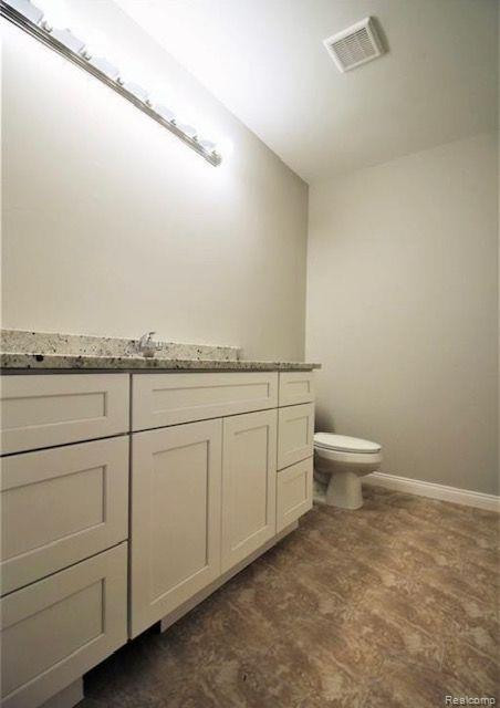46686 EMERALD CREEK Drive, Shelby Twp, MI 48315 — Photo 8