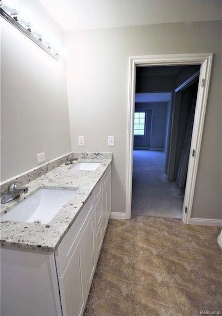 46686 EMERALD CREEK Drive, Shelby Twp, MI 48315 — Photo 11