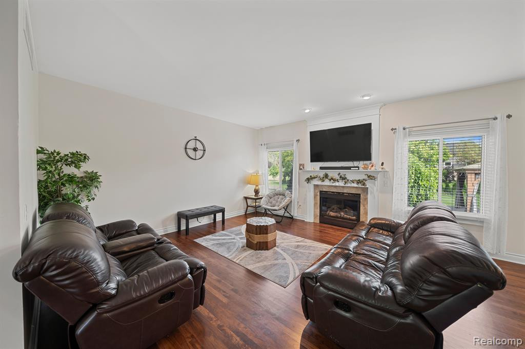 1006 HUNTSVILLE Drive, Canton, MI 48187 — Photo 9