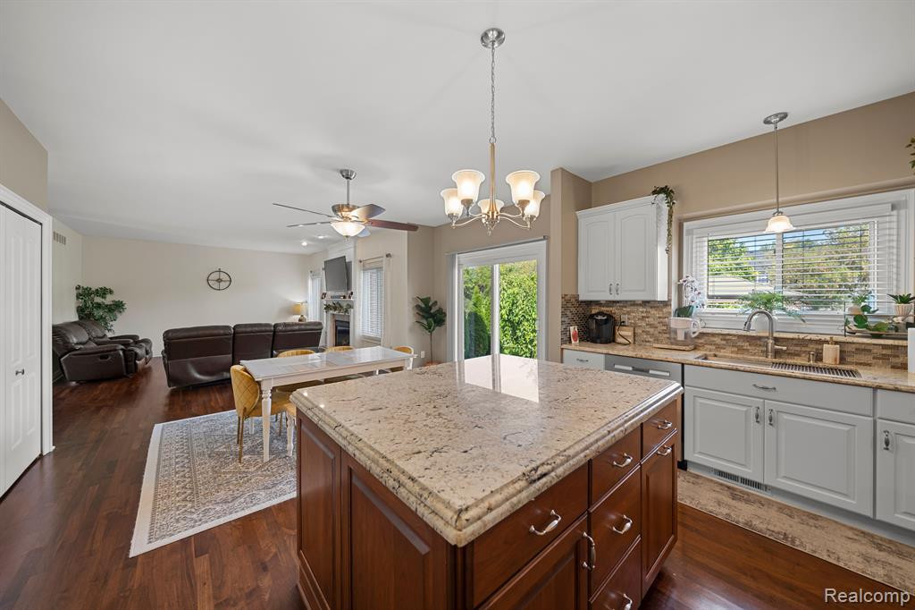 1006 HUNTSVILLE Drive, Canton, MI 48187 — Photo 13
