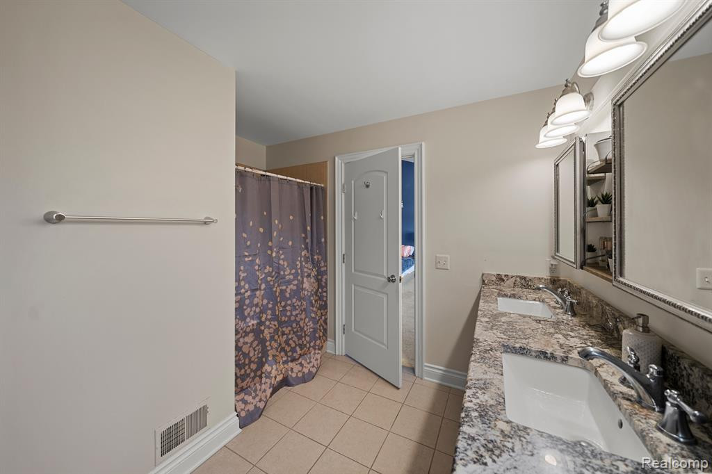 1006 HUNTSVILLE Drive, Canton, MI 48187 — Photo 27