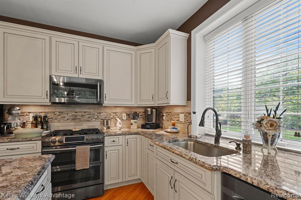 26436 FIELDSTONE Drive, Novi, MI — Photo 5