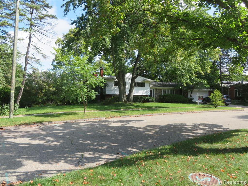 2427 BUCKINGHAM Road, Ann Arbor, MI 48104 — Photo 2
