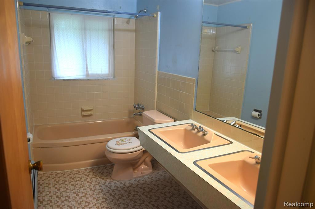 2427 BUCKINGHAM Road, Ann Arbor, MI 48104 — Photo 13