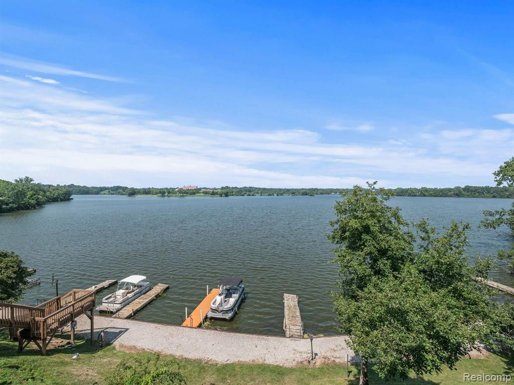 881 Cliffs Drive, Ypsilanti, MI 48198 — front exterior