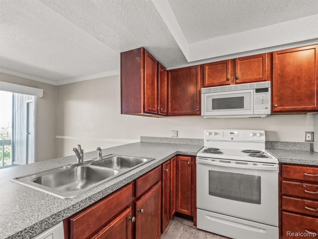 881 Cliffs Drive, Ypsilanti, MI 48198 — Photo 5