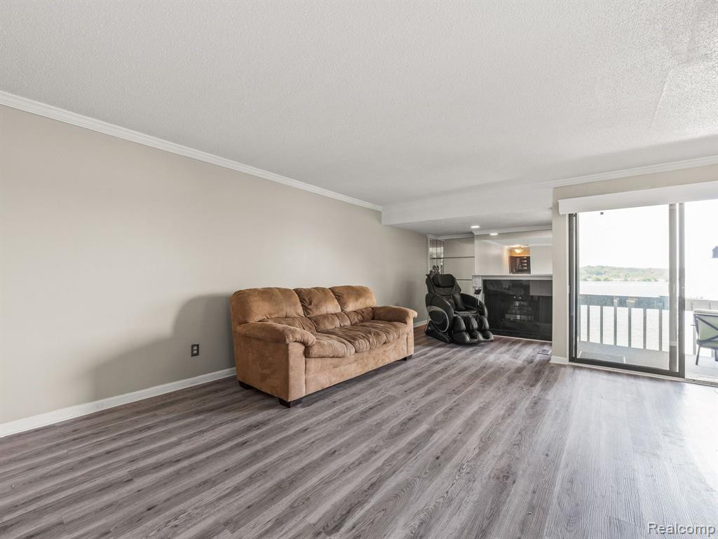 881 Cliffs Drive, Ypsilanti, MI 48198 — Photo 11