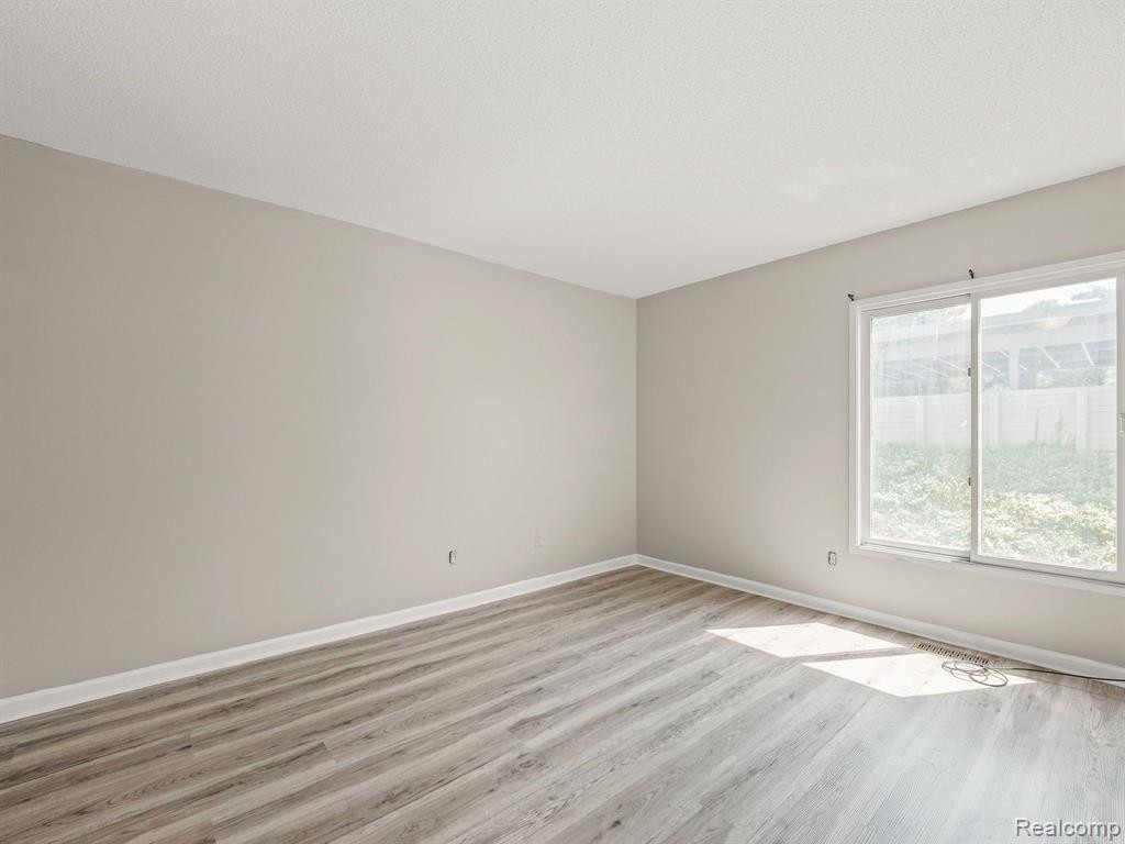 881 Cliffs Drive, Ypsilanti, MI 48198 — Photo 13