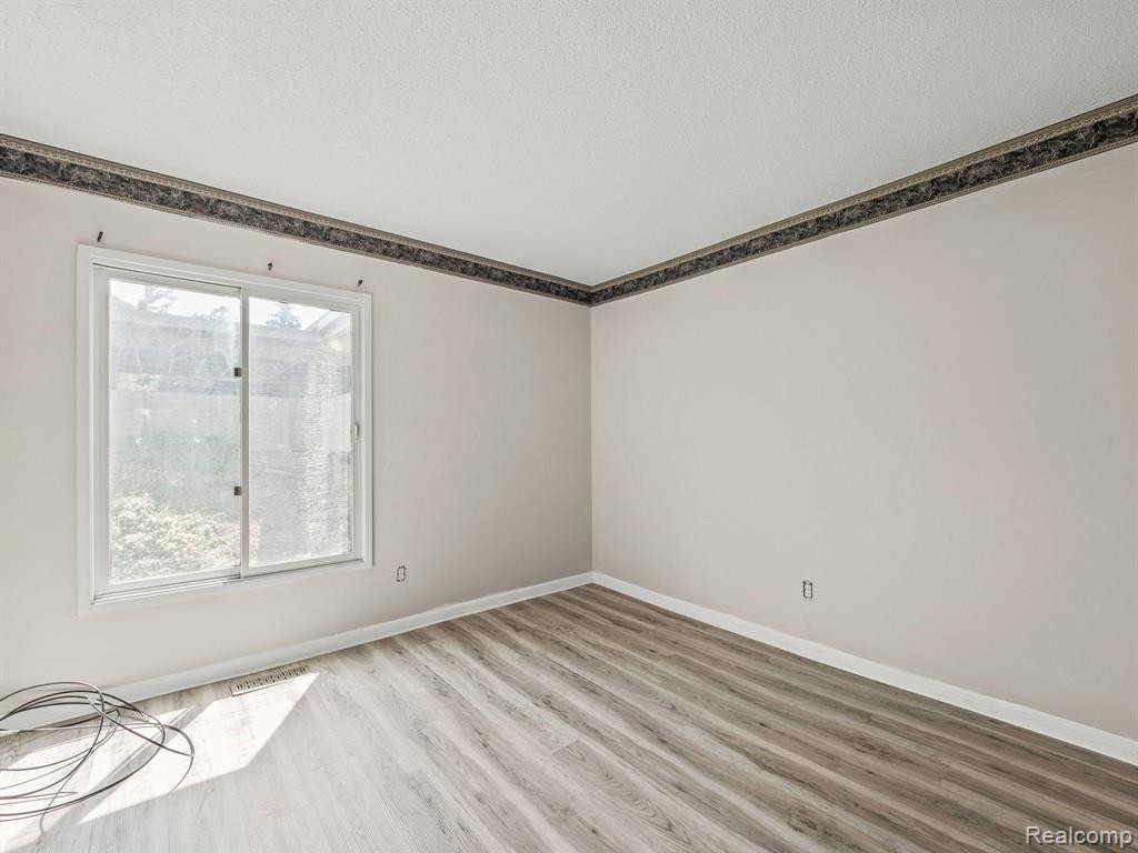 881 Cliffs Drive, Ypsilanti, MI 48198 — Photo 18