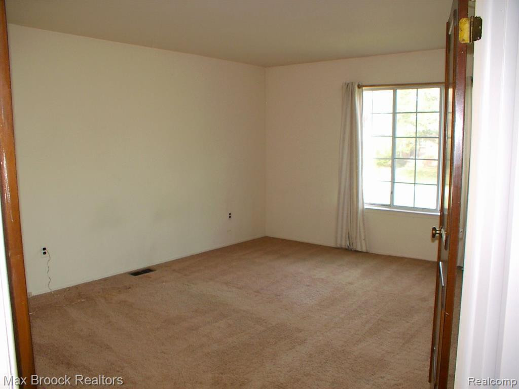 4928 COVENTRY Street, Royal Oak, MI 48073 — Photo 6