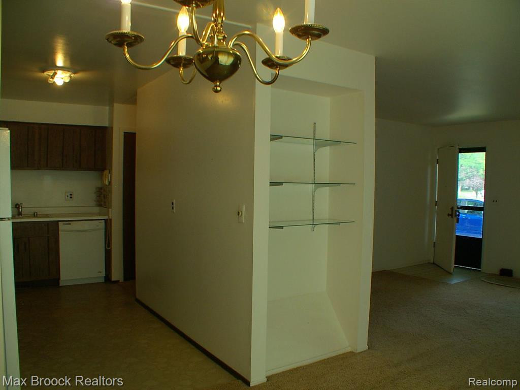 4928 COVENTRY Street, Royal Oak, MI 48073 — Photo 9