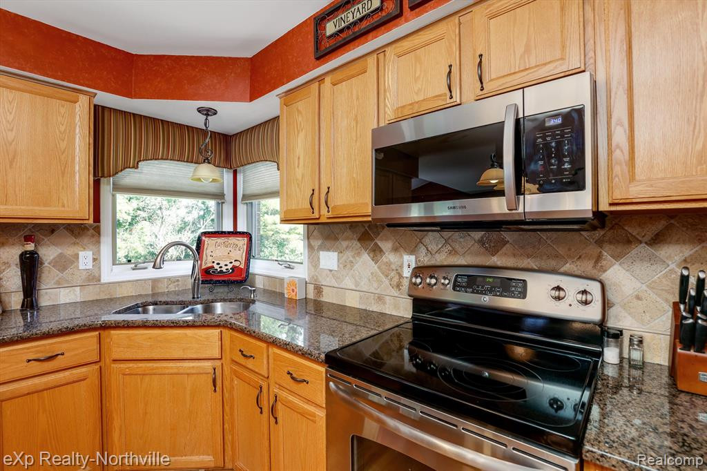 7280 Lyndhurst Drive, Canton, MI 48187 — Photo 20