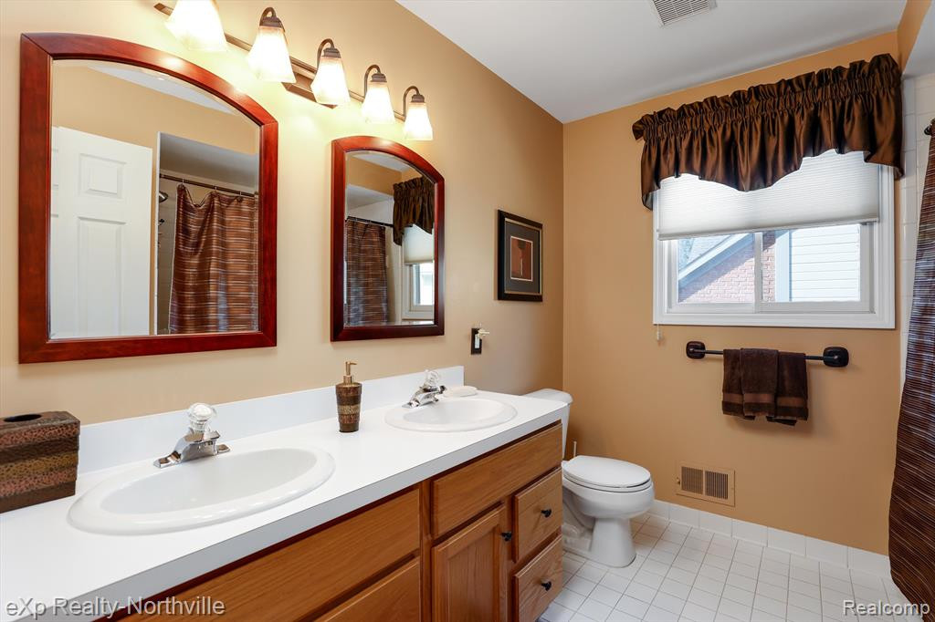 7280 Lyndhurst Drive, Canton, MI 48187 — Photo 36