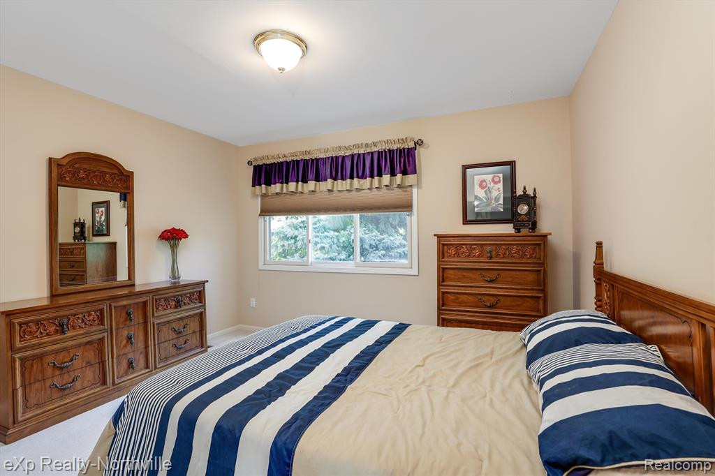 7280 Lyndhurst Drive, Canton, MI 48187 — Photo 37