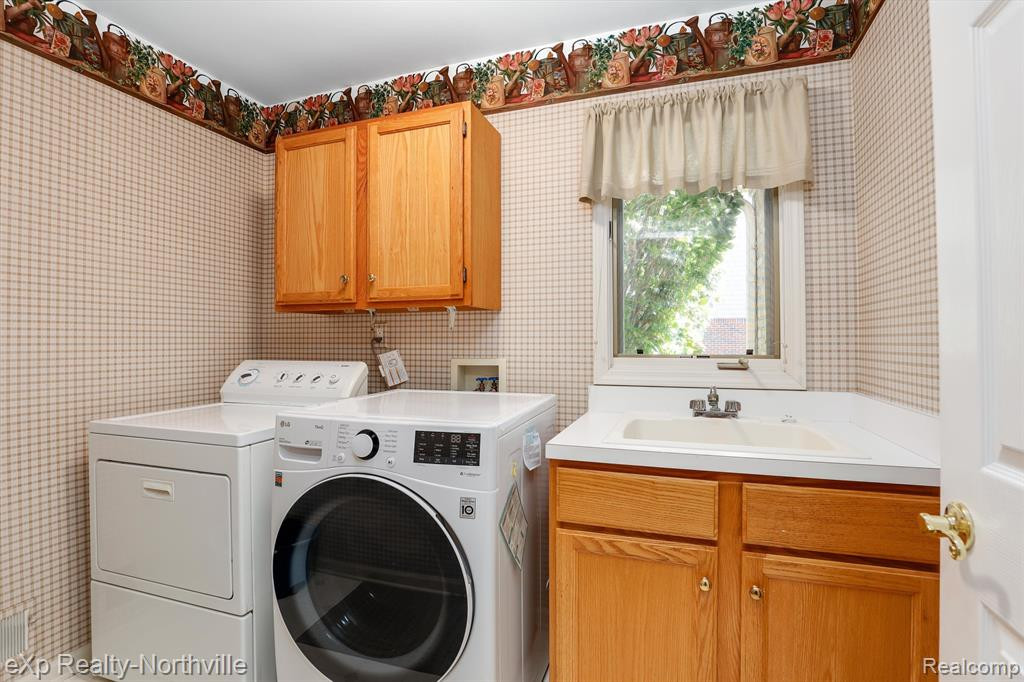 7280 Lyndhurst Drive, Canton, MI 48187 — Photo 39