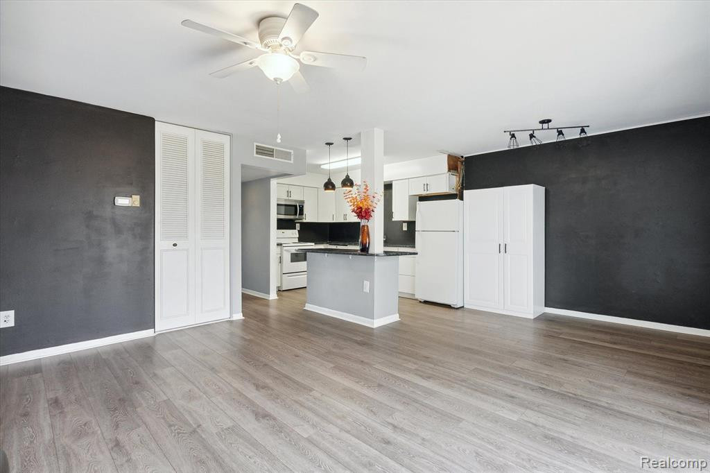 1834 COLONIAL VILLAGE Way, 3, Waterford, MI 48328 — Photo 8