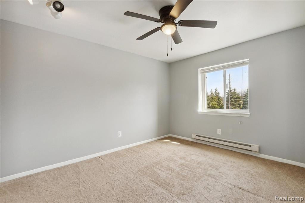 1834 COLONIAL VILLAGE Way, 3, Waterford, MI 48328 — Photo 16