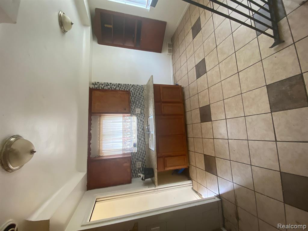 8158 ALMONT Street, Detroit, MI 48234 — Photo 21