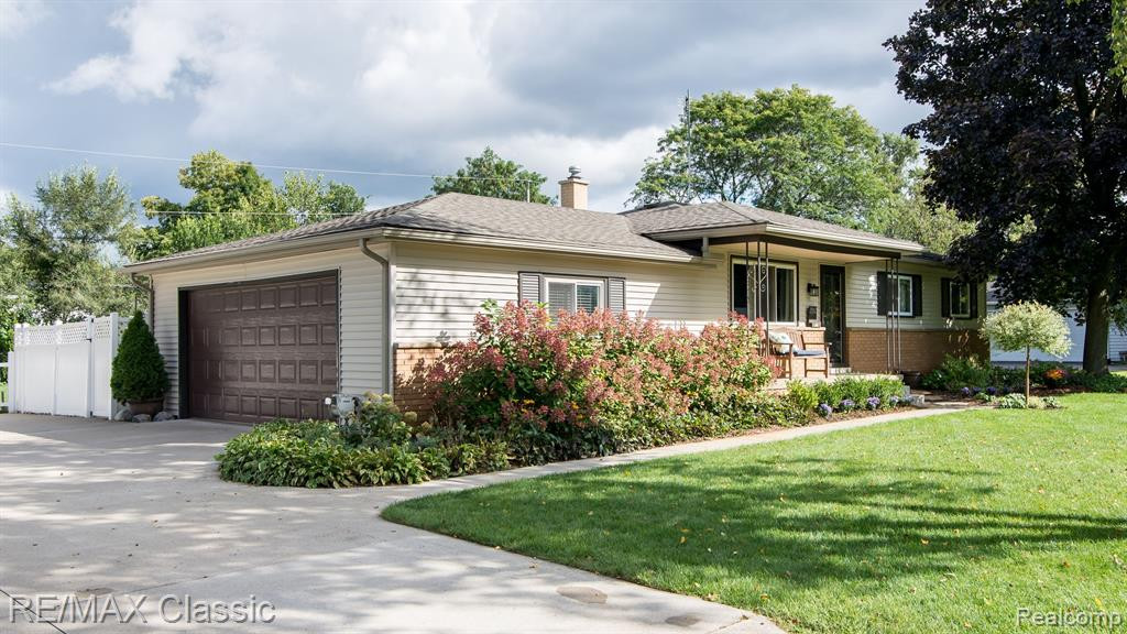 2552 WOODLAWN Street, Wolverine Lake, MI 48390 — Photo 3