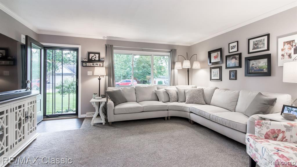 2552 WOODLAWN Street, Wolverine Lake, MI 48390 — Photo 5