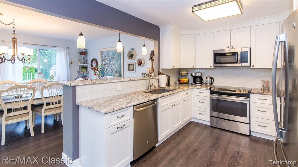 2552 WOODLAWN Street, Wolverine Lake, MI 48390 — Photo 9