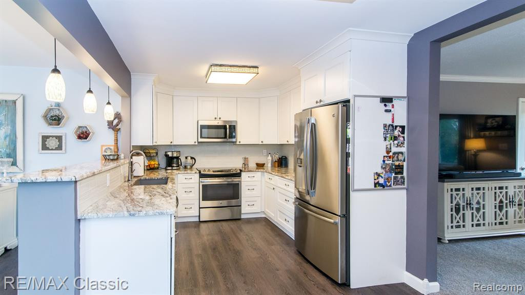 2552 WOODLAWN Street, Wolverine Lake, MI 48390 — Photo 10