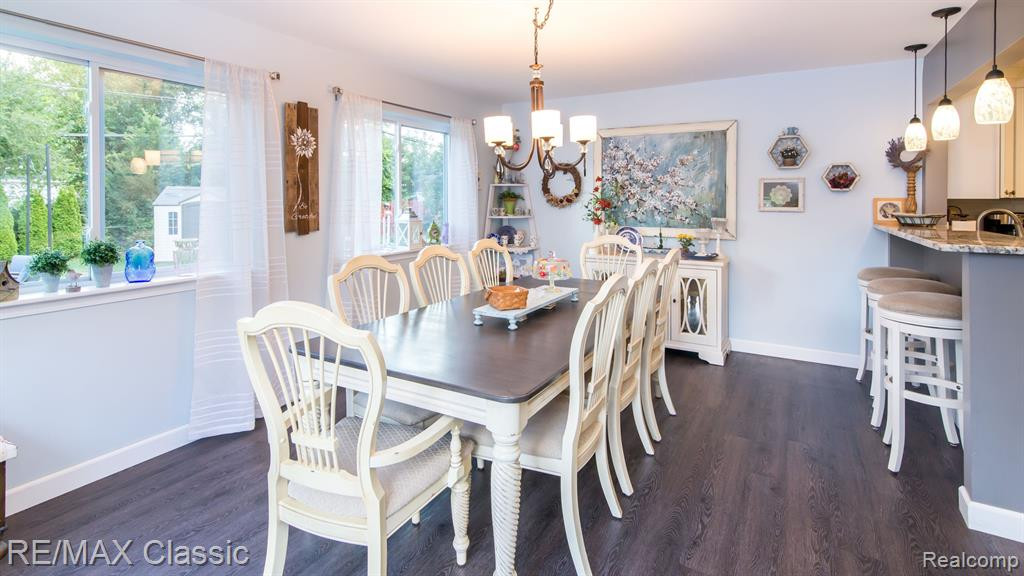 2552 WOODLAWN Street, Wolverine Lake, MI 48390 — Photo 12
