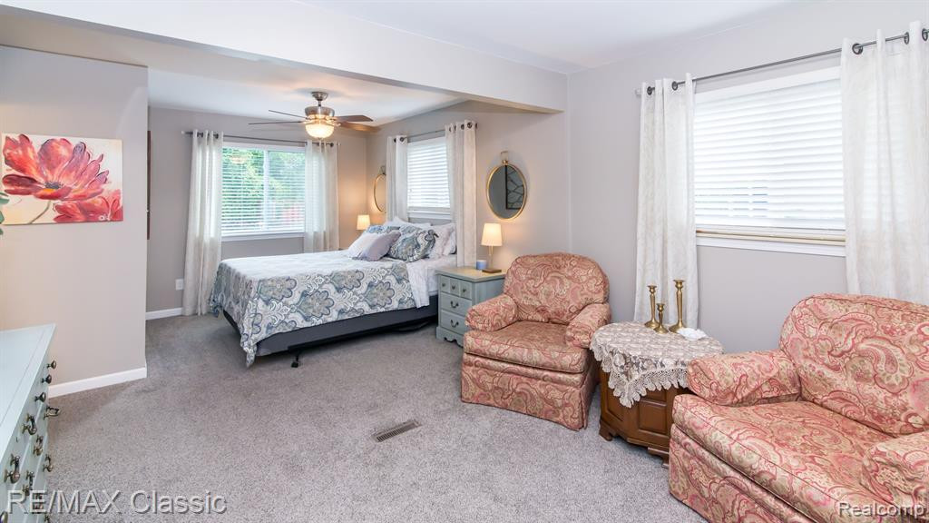 2552 WOODLAWN Street, Wolverine Lake, MI 48390 — Photo 15