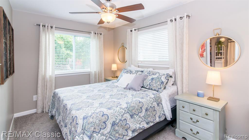2552 WOODLAWN Street, Wolverine Lake, MI 48390 — Photo 16