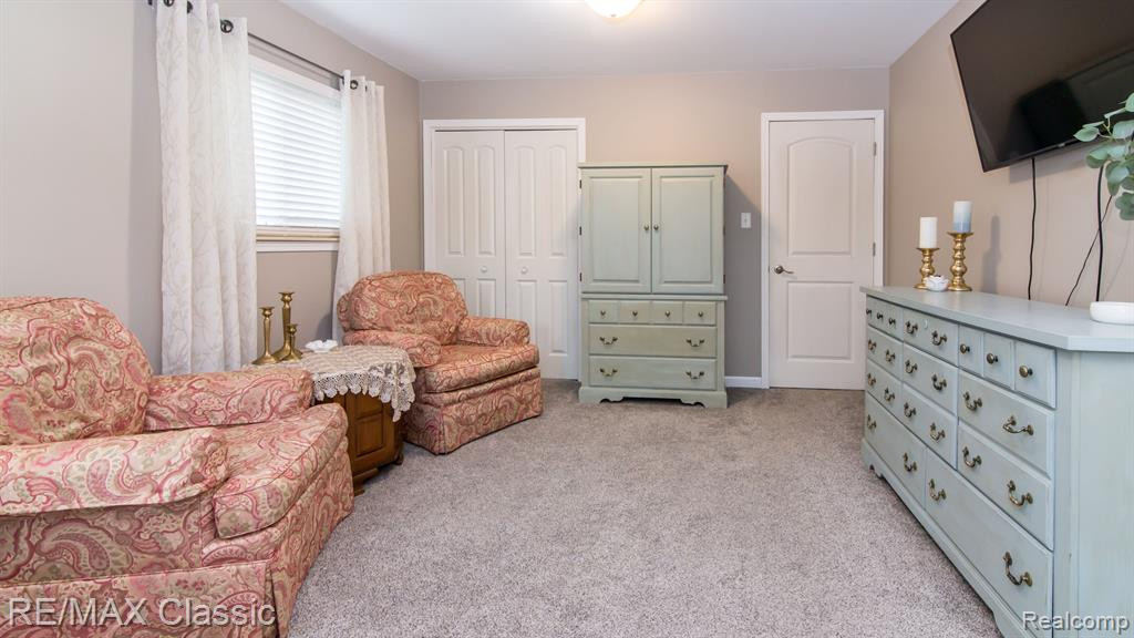 2552 WOODLAWN Street, Wolverine Lake, MI 48390 — Photo 17