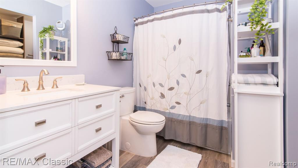 2552 WOODLAWN Street, Wolverine Lake, MI 48390 — Photo 18