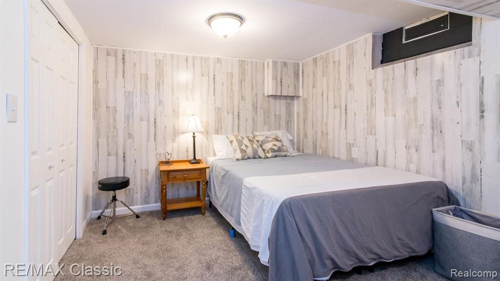 2552 WOODLAWN Street, Wolverine Lake, MI 48390 — Photo 27