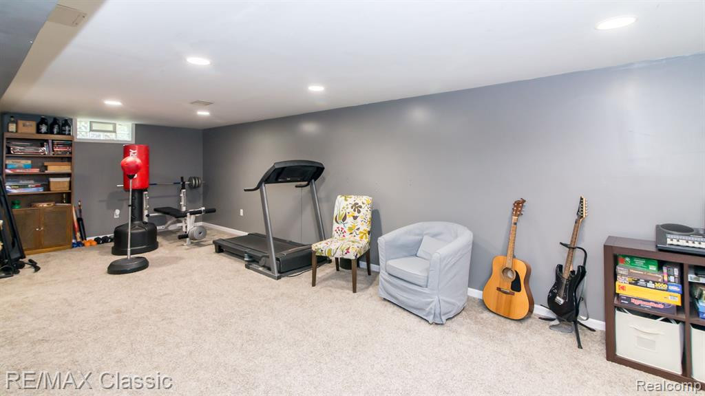 2552 WOODLAWN Street, Wolverine Lake, MI 48390 — Photo 28
