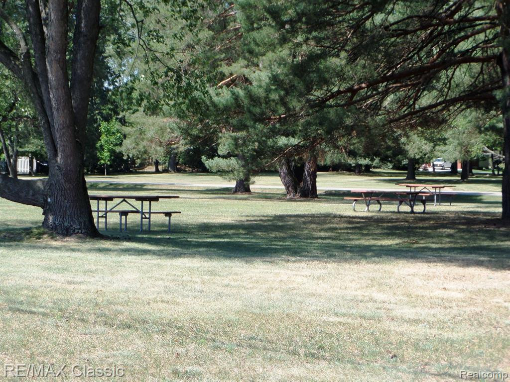 2552 WOODLAWN Street, Wolverine Lake, MI 48390 — Photo 39