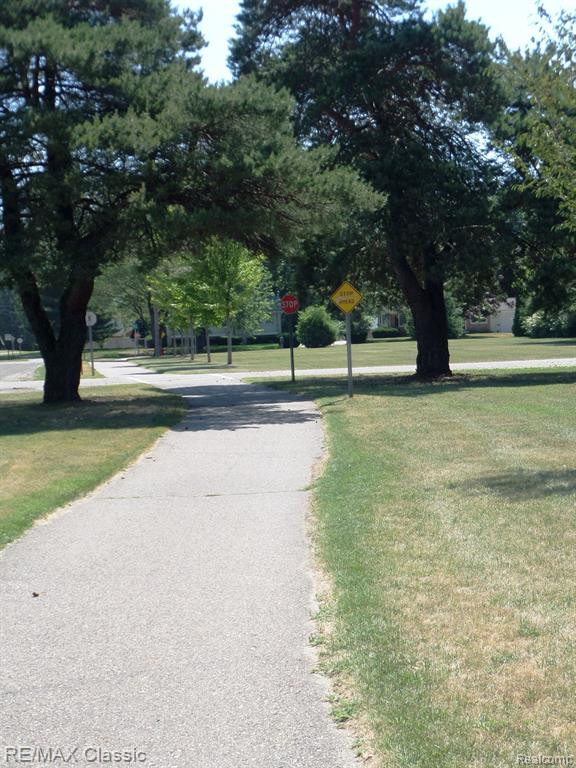 2552 WOODLAWN Street, Wolverine Lake, MI 48390 — Photo 40