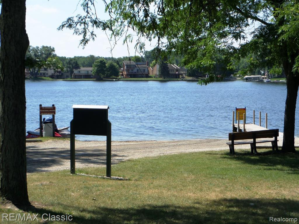 2552 WOODLAWN Street, Wolverine Lake, MI 48390 — Photo 44