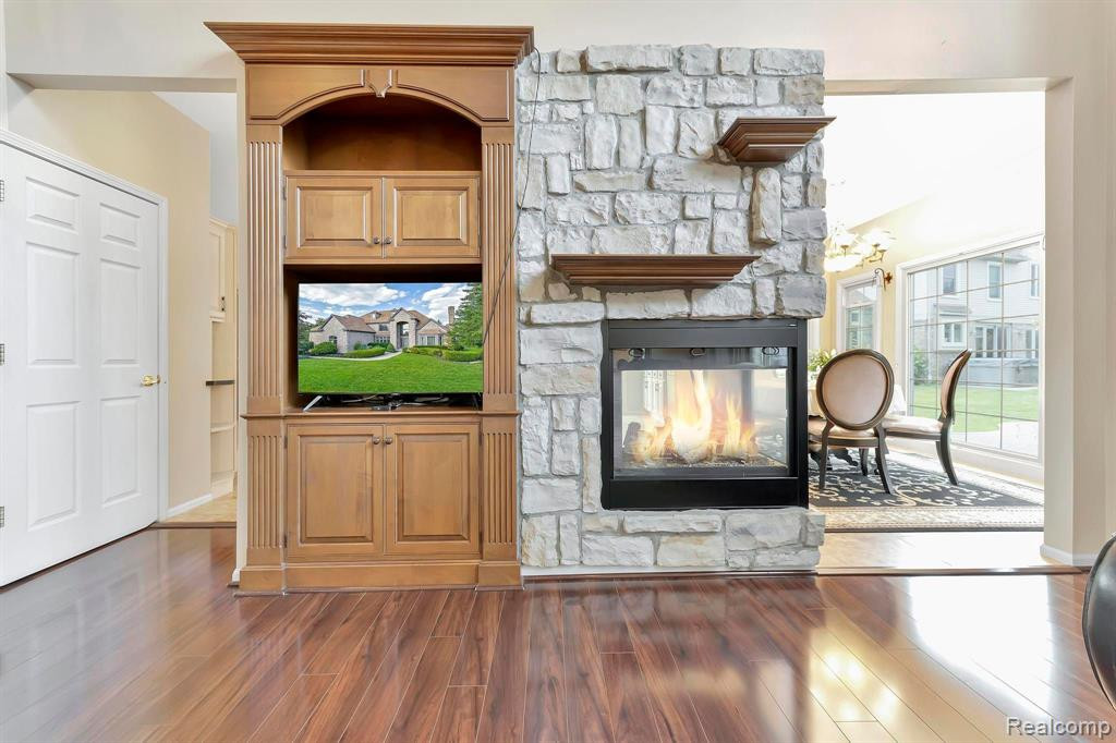 571 TERRACE Court, Canton, MI 48188 — Photo 33