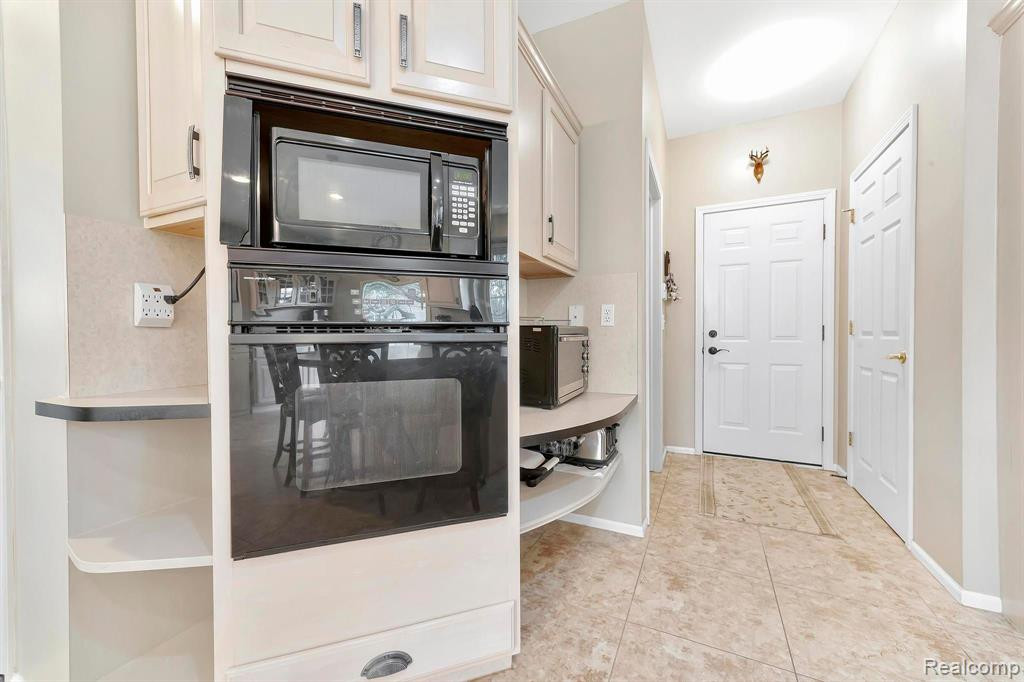 571 TERRACE Court, Canton, MI 48188 — Photo 40