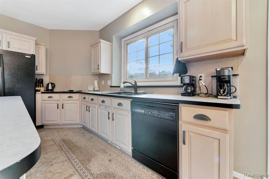 571 TERRACE Court, Canton, MI 48188 — Photo 43