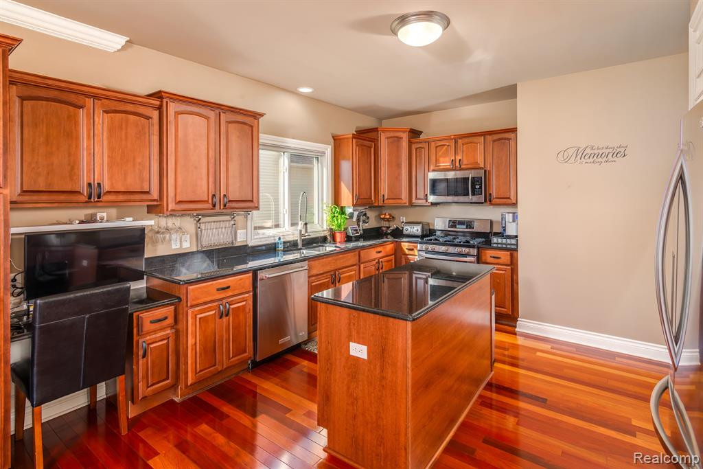 12346 SPENCER Lane, Carleton, MI 48117 — Photo 10
