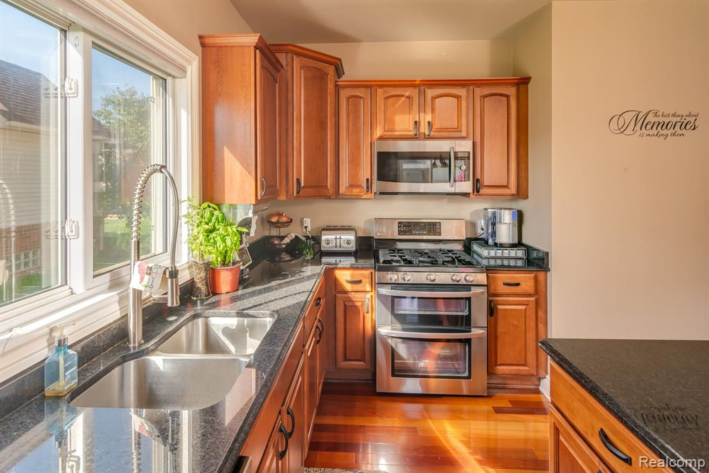 12346 SPENCER Lane, Carleton, MI 48117 — Photo 11