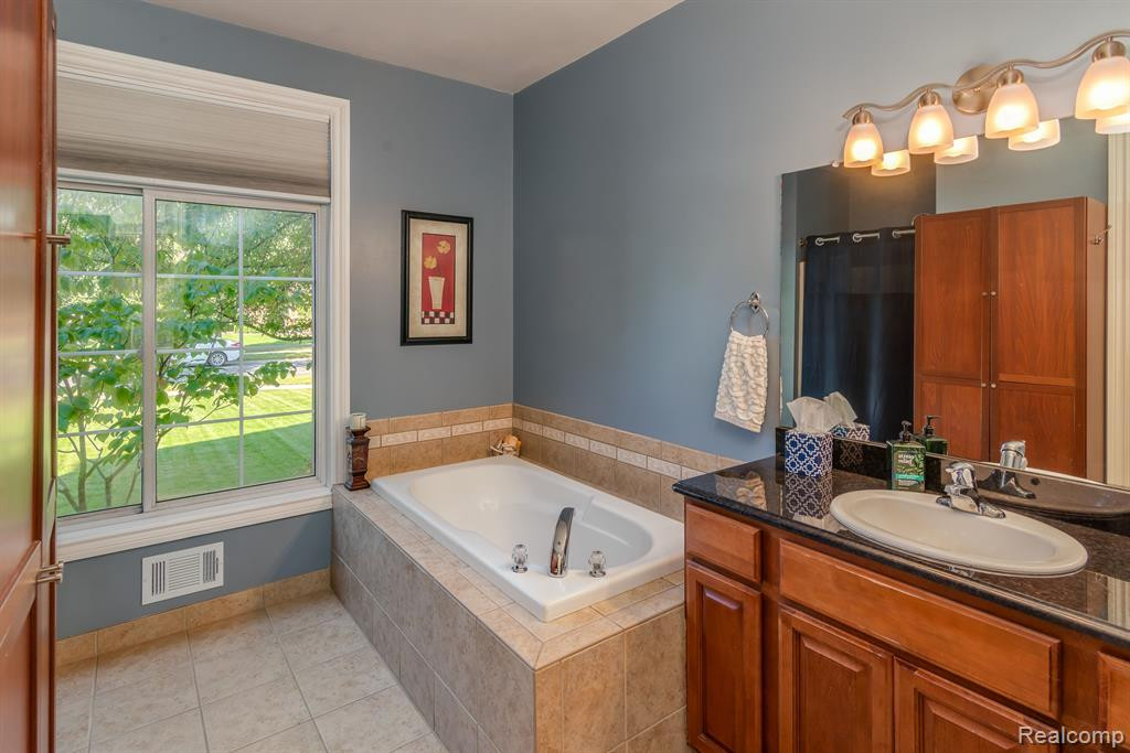 12346 SPENCER Lane, Carleton, MI 48117 — Photo 14
