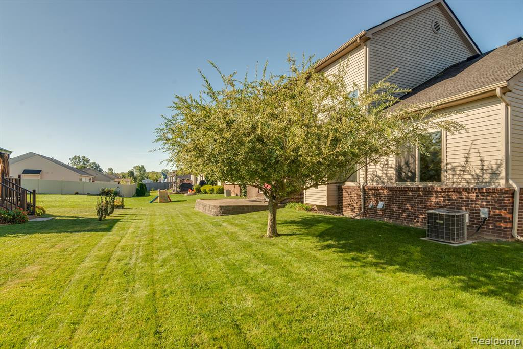 12346 SPENCER Lane, Carleton, MI 48117 — Photo 28