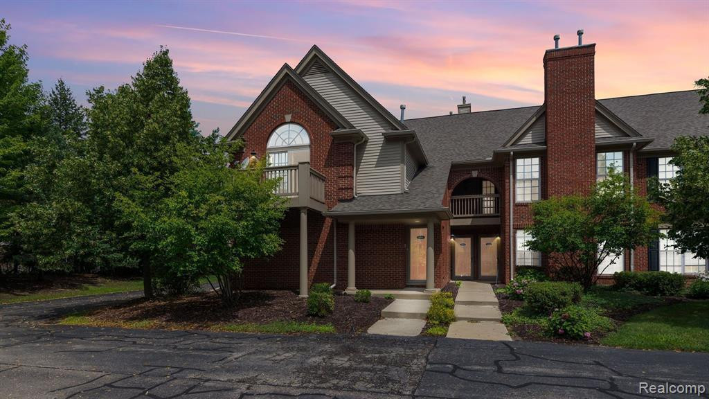 28305 CARLTON WAY Drive, Novi, MI 48377 — Photo 2