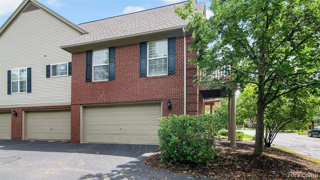 28305 CARLTON WAY Drive, Novi, MI 48377 — Photo 3