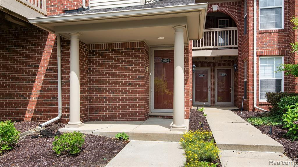 28305 CARLTON WAY Drive, Novi, MI 48377 — Photo 4