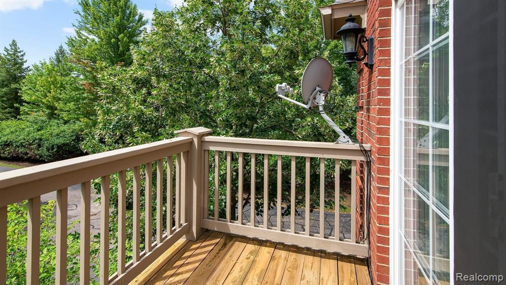 28305 CARLTON WAY Drive, Novi, MI 48377 — Photo 6