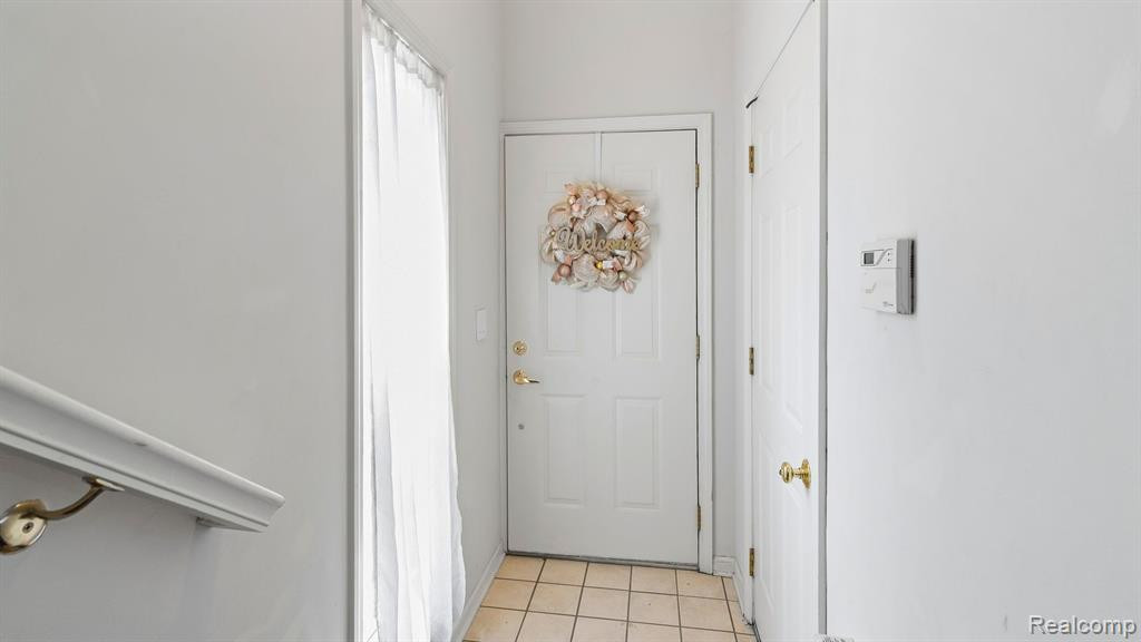 28305 CARLTON WAY Drive, Novi, MI 48377 — Photo 7